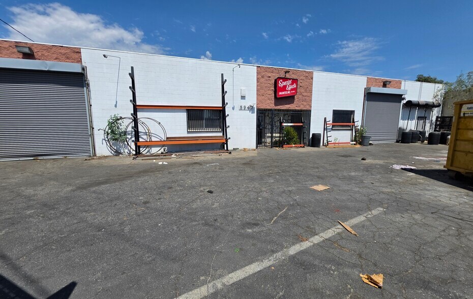 8942 Lankershim Blvd, Sun Valley, CA à louer - Photo de l’immeuble – Image 1 sur 5