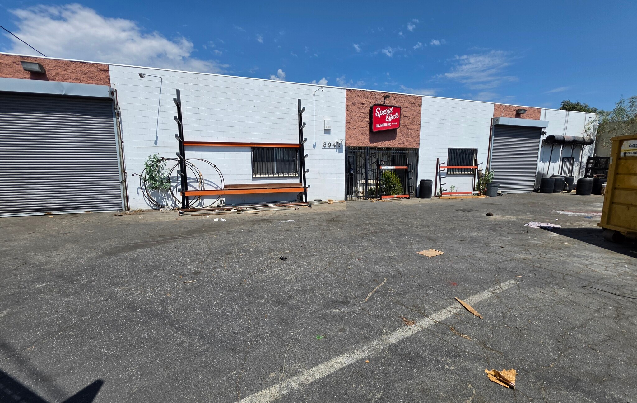 8942 Lankershim Blvd, Sun Valley, CA à louer Photo de l’immeuble– Image 1 sur 6