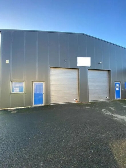 Local d’activités dans Gradignan à louer - Photo de l’immeuble – Image 1 sur 9