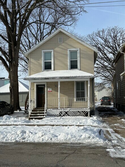 817 Cherry St, Oshkosh, WI à vendre - Photo principale – Image 1 sur 18
