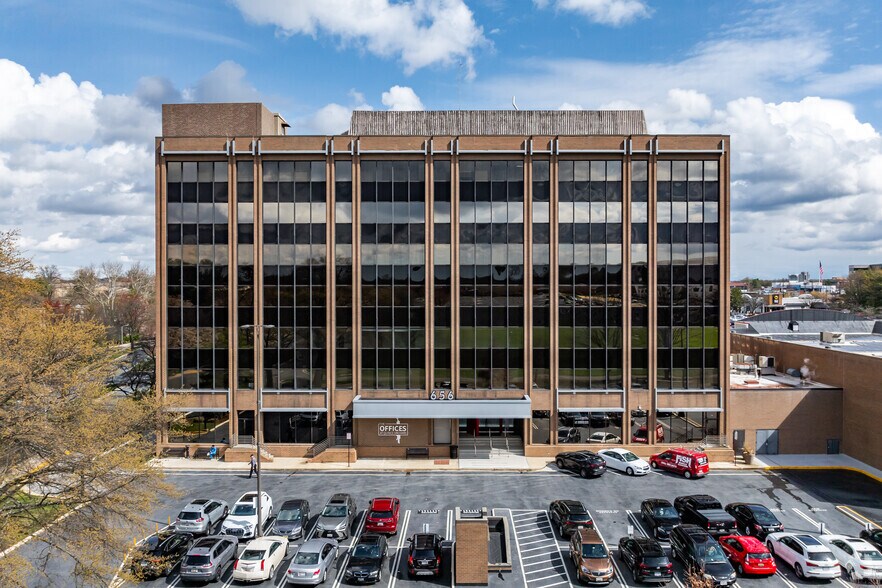 656 Quince Orchard Rd, Gaithersburg, MD à louer - Photo de l’immeuble – Image 2 sur 9