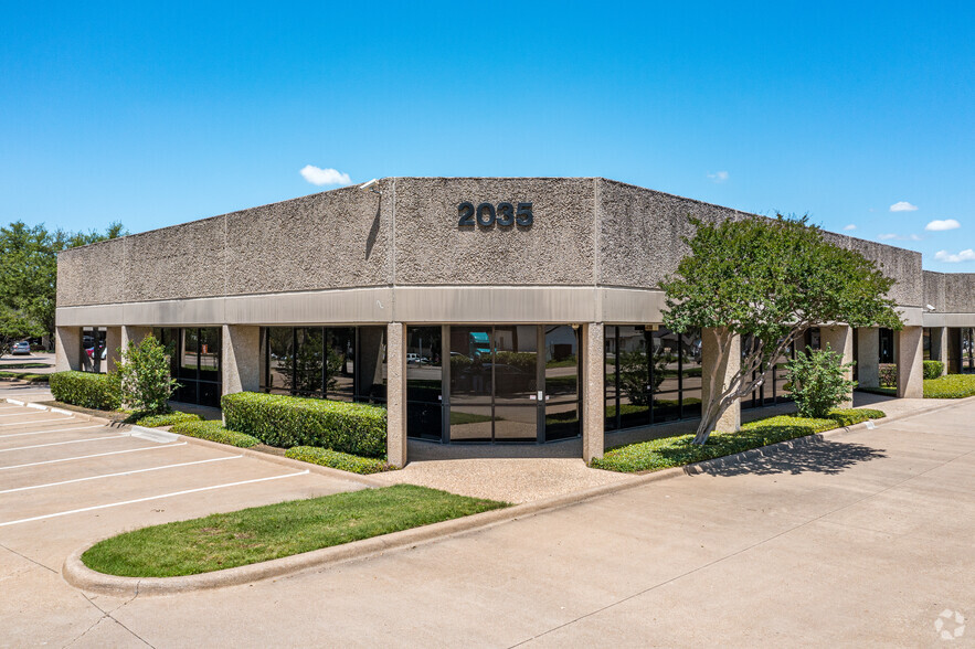 2035 Royal Ln, Dallas, TX à louer - Photo de l’immeuble – Image 1 sur 6