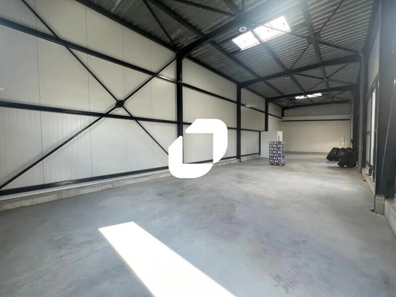 28 Avenue Francois Mitterrand, Petite-Forêt à louer - Photo de l’immeuble – Image 3 sur 11