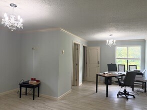 421 Wolcott Rd, Wolcott, CT à louer Photo intérieure– Image 1 sur 5