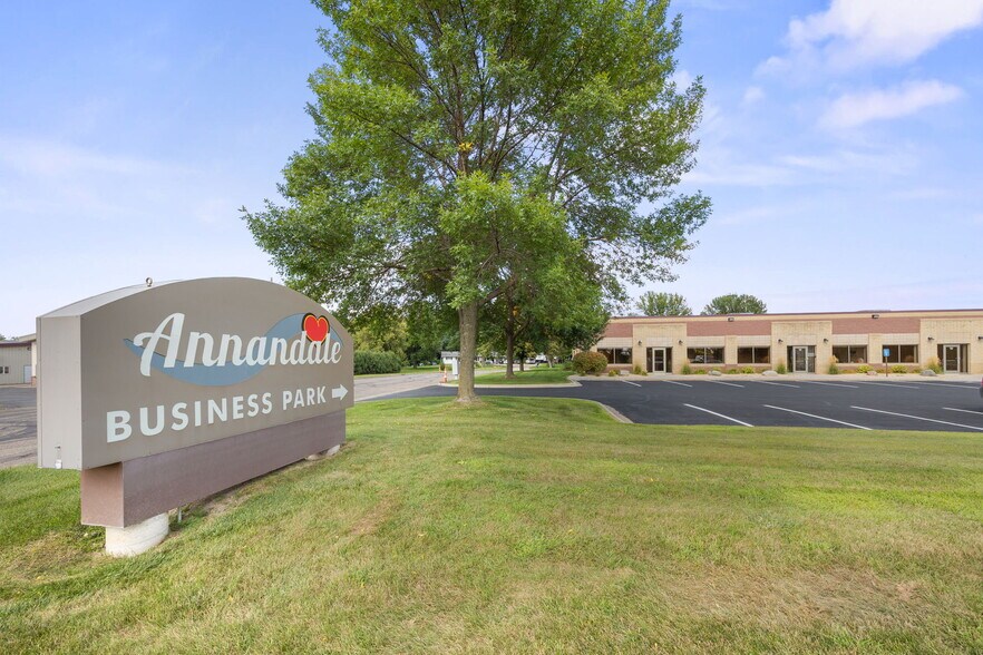 990 Elm St E, Annandale, MN à louer - Photo de l’immeuble – Image 2 sur 11