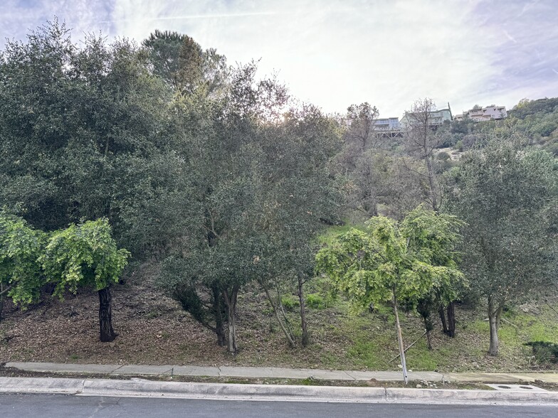 2485 Jupiter Drive, Los Angeles, CA à vendre - Photo de l’immeuble – Image 3 sur 12