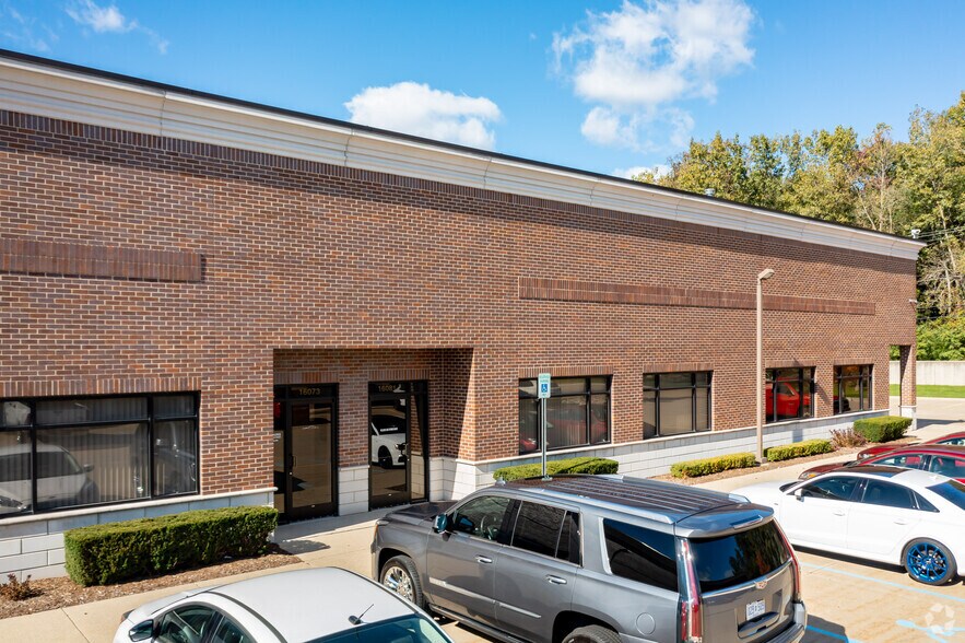 16049-16089 Leone Dr, Macomb Township, MI à louer - Photo de l’immeuble – Image 2 sur 7