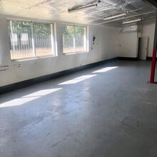 Local d’activités dans Gambais à louer Photo intérieure– Image 2 sur 5