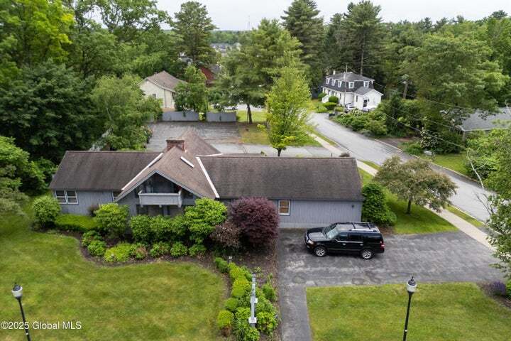 290 Church St, Saratoga Springs, NY à vendre Photo de l’immeuble– Image 1 sur 23