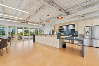 17900 Von Karman Ave, Irvine, CA à louer Photo intérieure– Image 2 sur 11