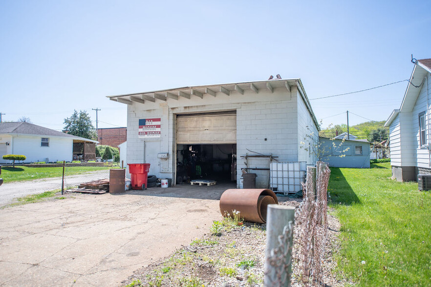 1128 N Main St, Uhrichsville, OH à vendre - Photo de l’immeuble – Image 2 sur 33