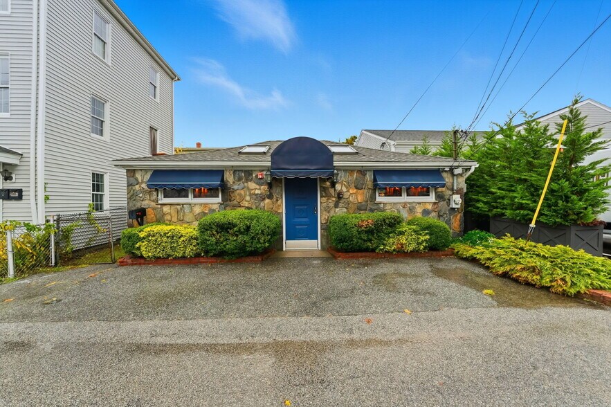 170 Franklin St, Bristol, RI à vendre - Photo principale – Image 1 sur 17
