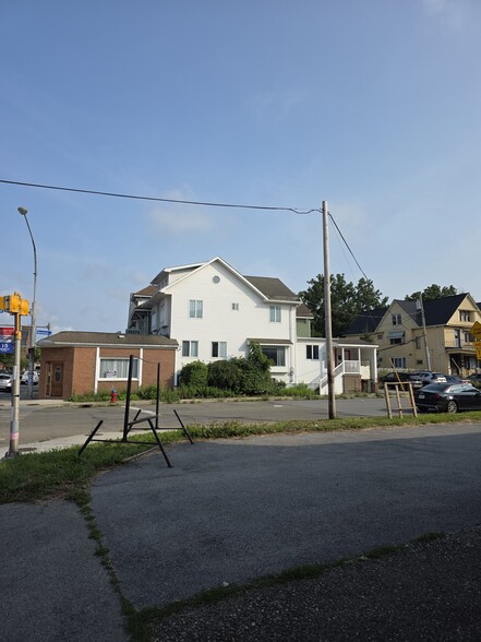 1923 Seneca St, Buffalo, NY à vendre - Photo principale – Image 1 sur 24