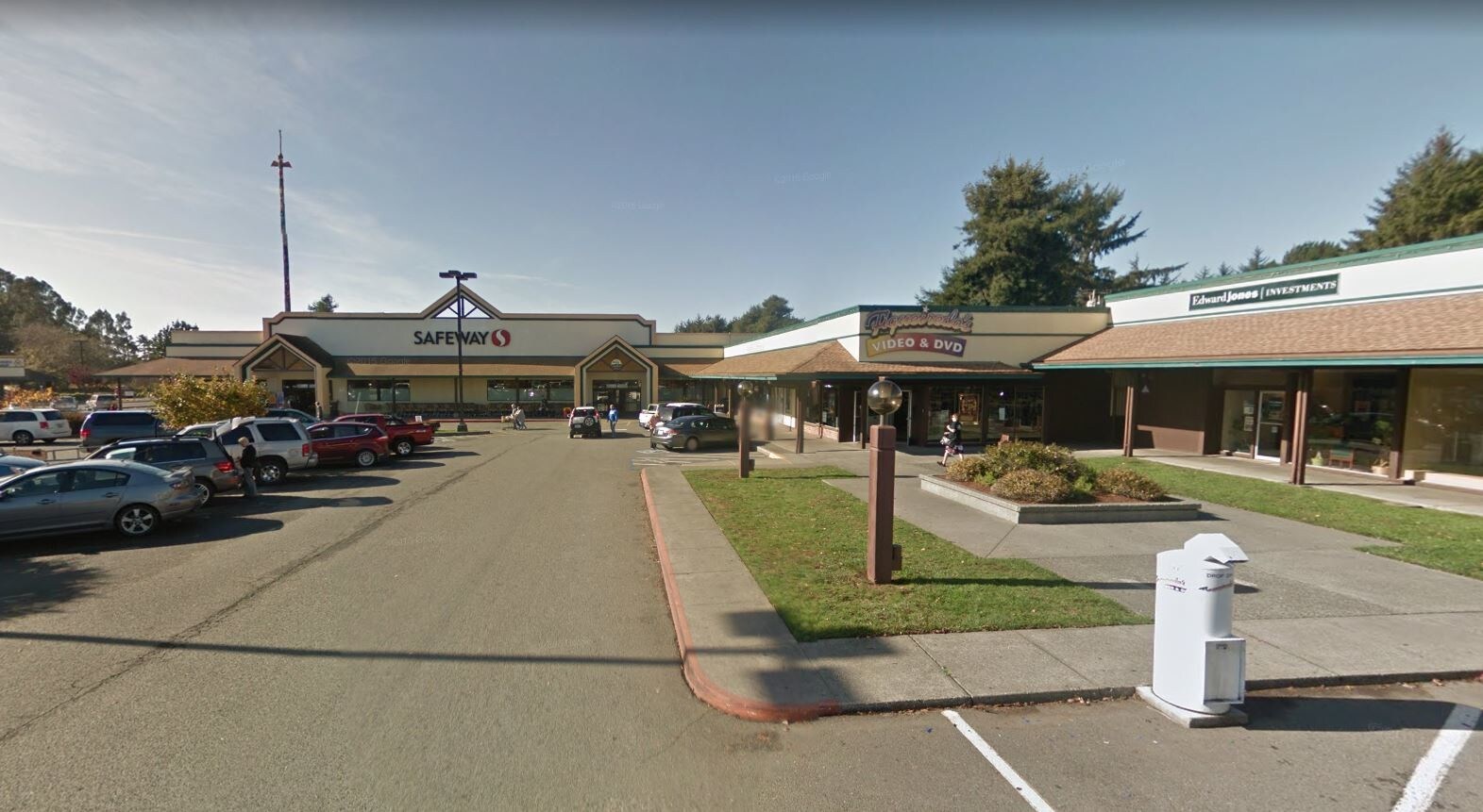 1503 City Center Rd, Mckinleyville, CA à louer Photo principale– Image 1 sur 8