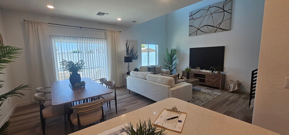 2051 E Michigan Ave, Phoenix, AZ à vendre - Photo intérieure – Image 2 sur 9