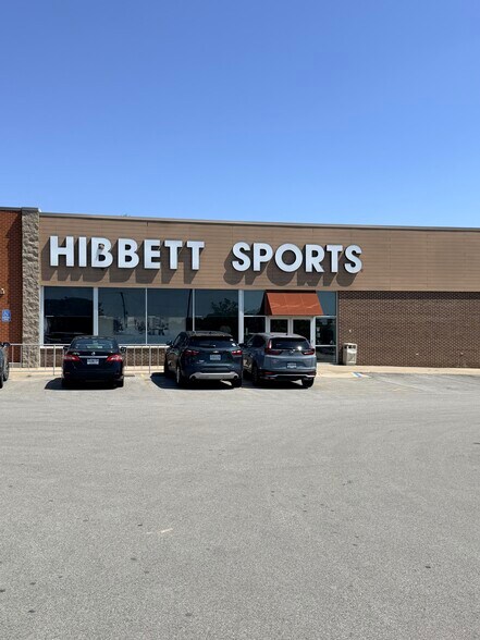 895-975 W College St, Marshall, MO à louer - Photo de l’immeuble – Image 2 sur 6