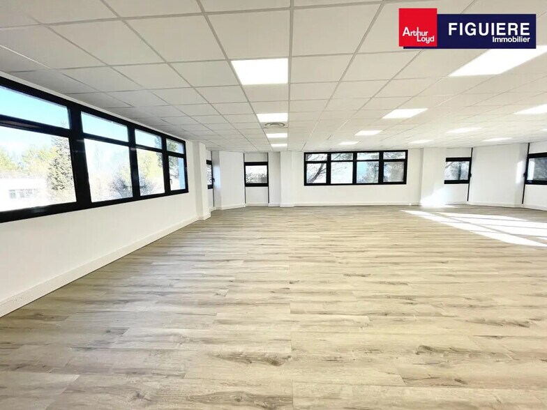 350 Avenue Jean-René Guillibert Gautier De La Lauzière, Aix-en-Provence à louer - Photo de l’immeuble – Image 3 sur 12