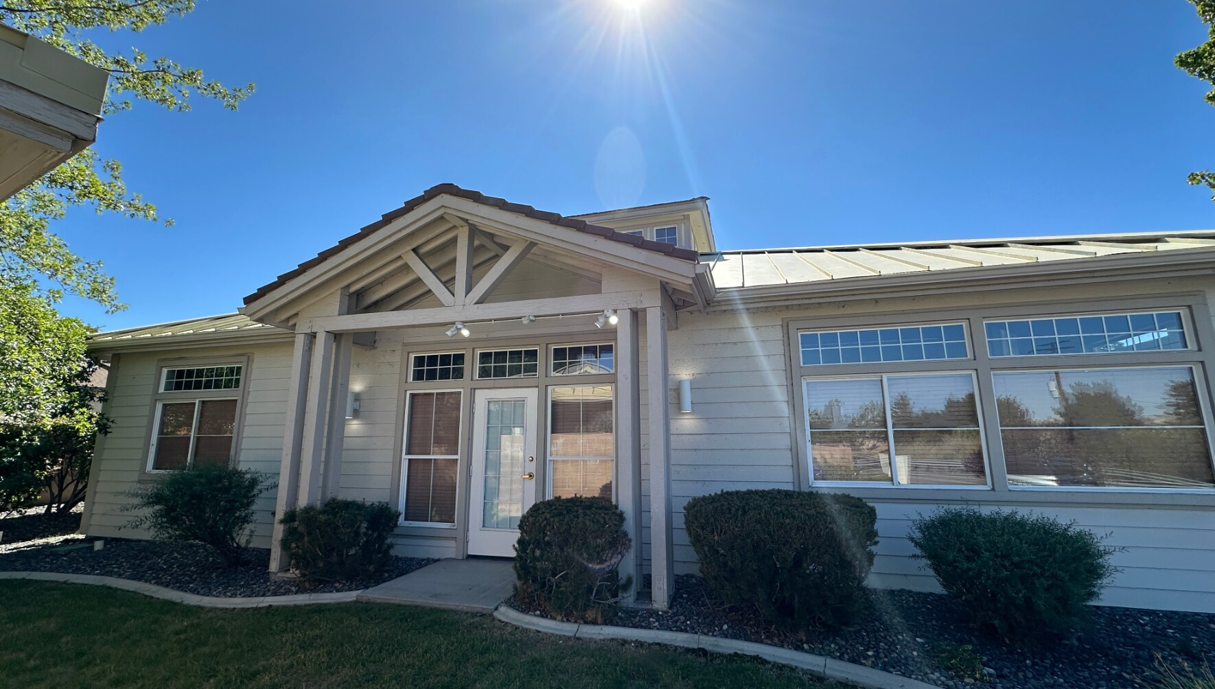 3590 W Plumb Ln, Reno, NV à louer Photo de l’immeuble– Image 1 sur 13