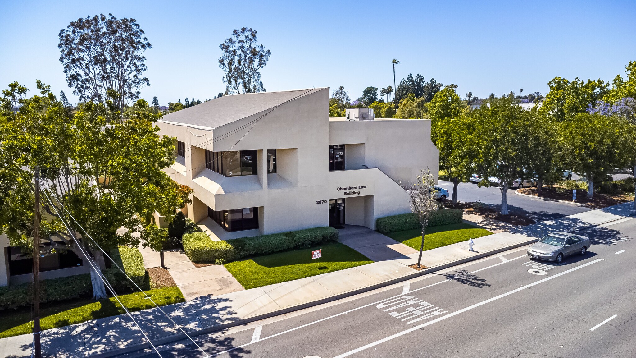 2070 N Tustin Ave, Santa Ana, CA à vendre Photo principale– Image 1 sur 25