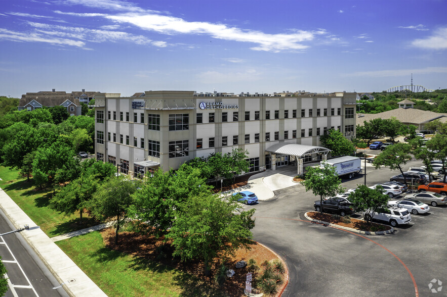 10010 Rogers Xing, San Antonio, TX à louer - Photo de l’immeuble – Image 1 sur 8