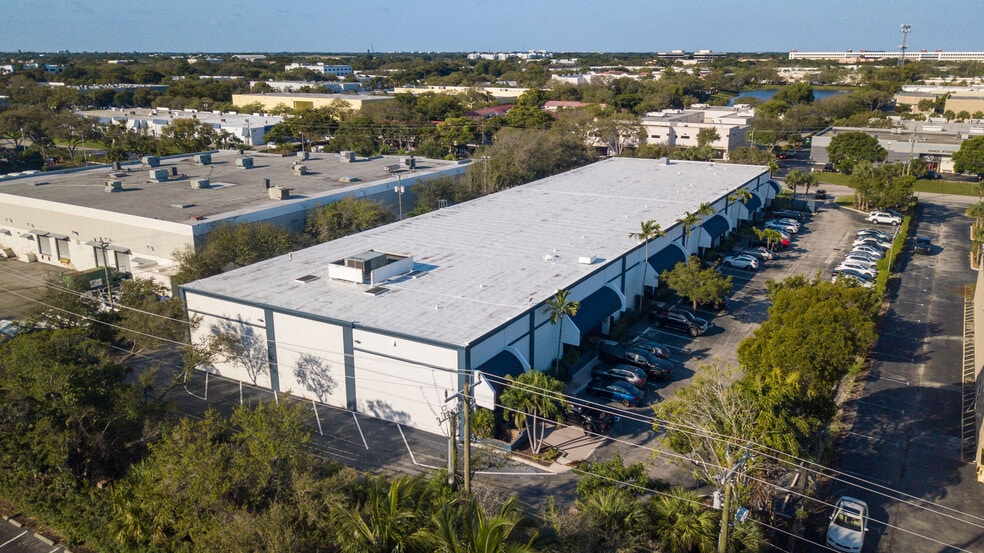 6450-6468 E Rogers Cir, Boca Raton, FL à louer - Photo de l’immeuble – Image 3 sur 3