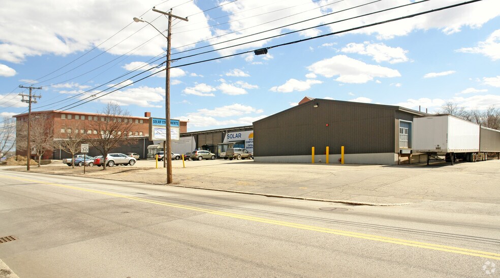 121 Valley St, Manchester, NH à vendre - Photo principale – Image 2 sur 30