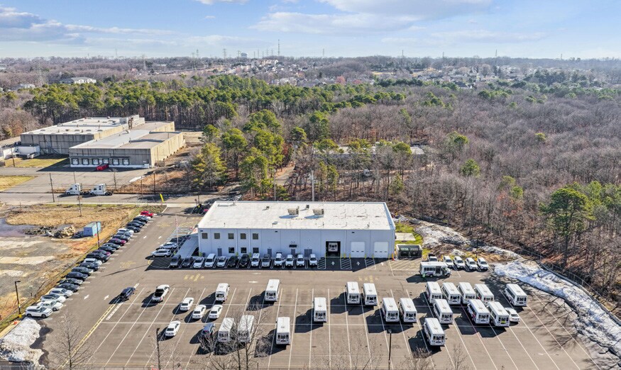 880 Main St, Sayreville, NJ à louer - Photo principale – Image 1 sur 2