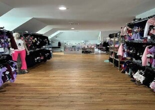 8759 Mathis Ave, Manassas, VA à louer Photo intérieure– Image 1 sur 4