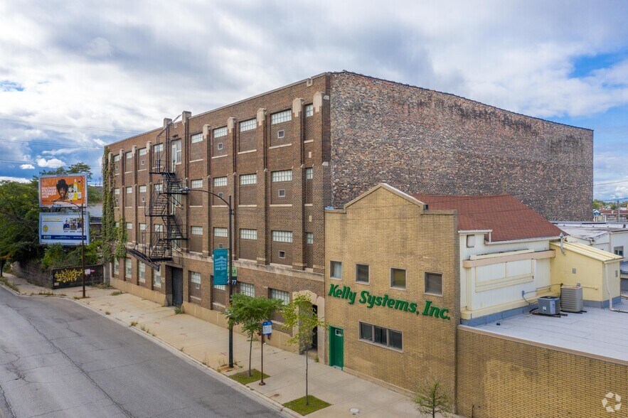 410 N Western Ave, Chicago, IL à louer - Photo de l’immeuble – Image 3 sur 25