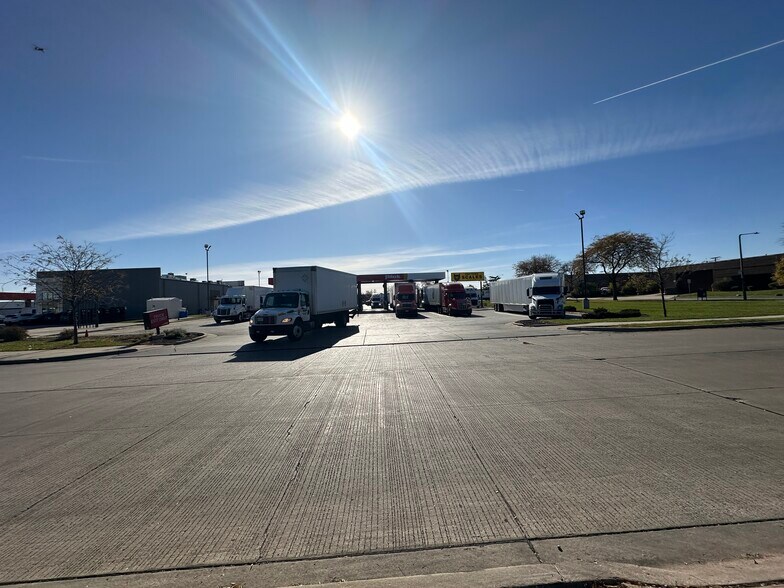 1220 Mark St, Bensenville, IL à louer - Photo de l’immeuble – Image 3 sur 32