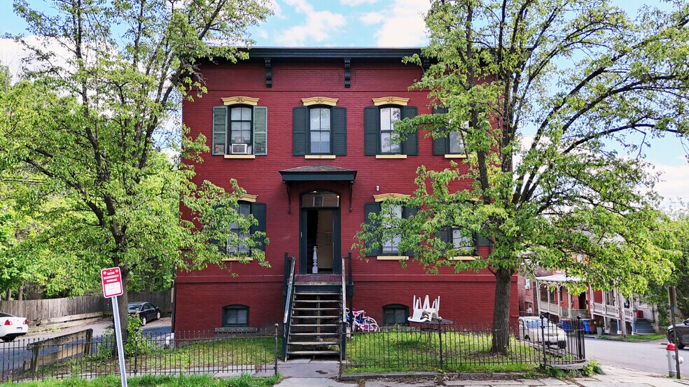 134 Hunter St, Kingston, NY à vendre - Photo de l’immeuble – Image 2 sur 21