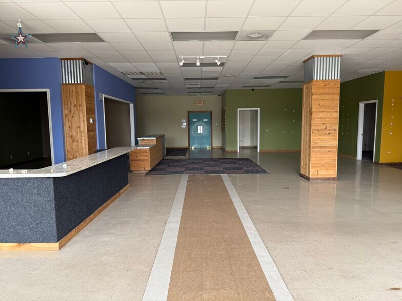 501 N Ed Carey Dr, Harlingen, TX à louer - Photo intérieure – Image 3 sur 6