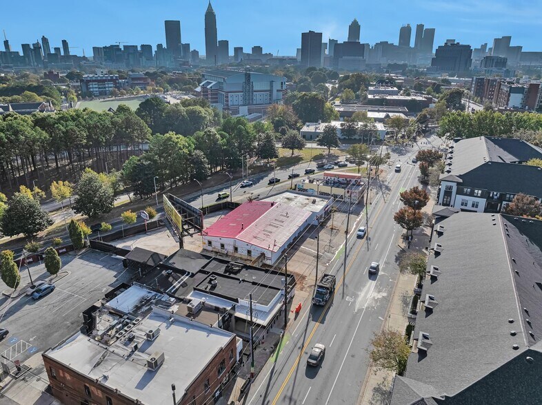 806 NW Northside Dr, Atlanta, GA à louer - Photo de l’immeuble – Image 2 sur 18