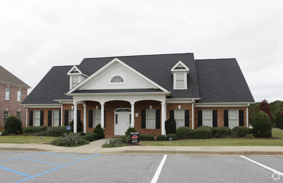 2 Leas Courtyard Dr, Seneca, SC à vendre - Photo de l’immeuble – Image 2 sur 14