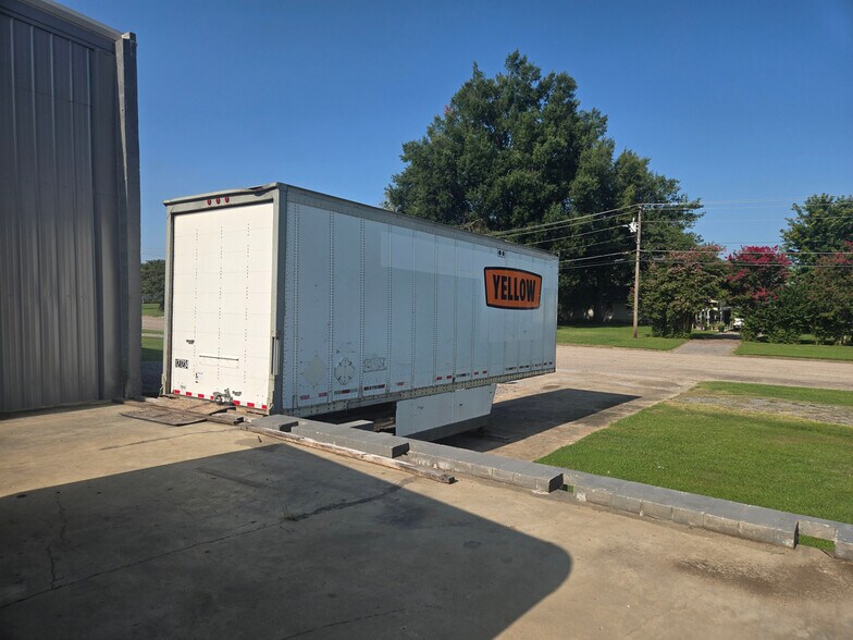 905 N 1st St, Union City, TN à louer - Photo de l’immeuble – Image 3 sur 5