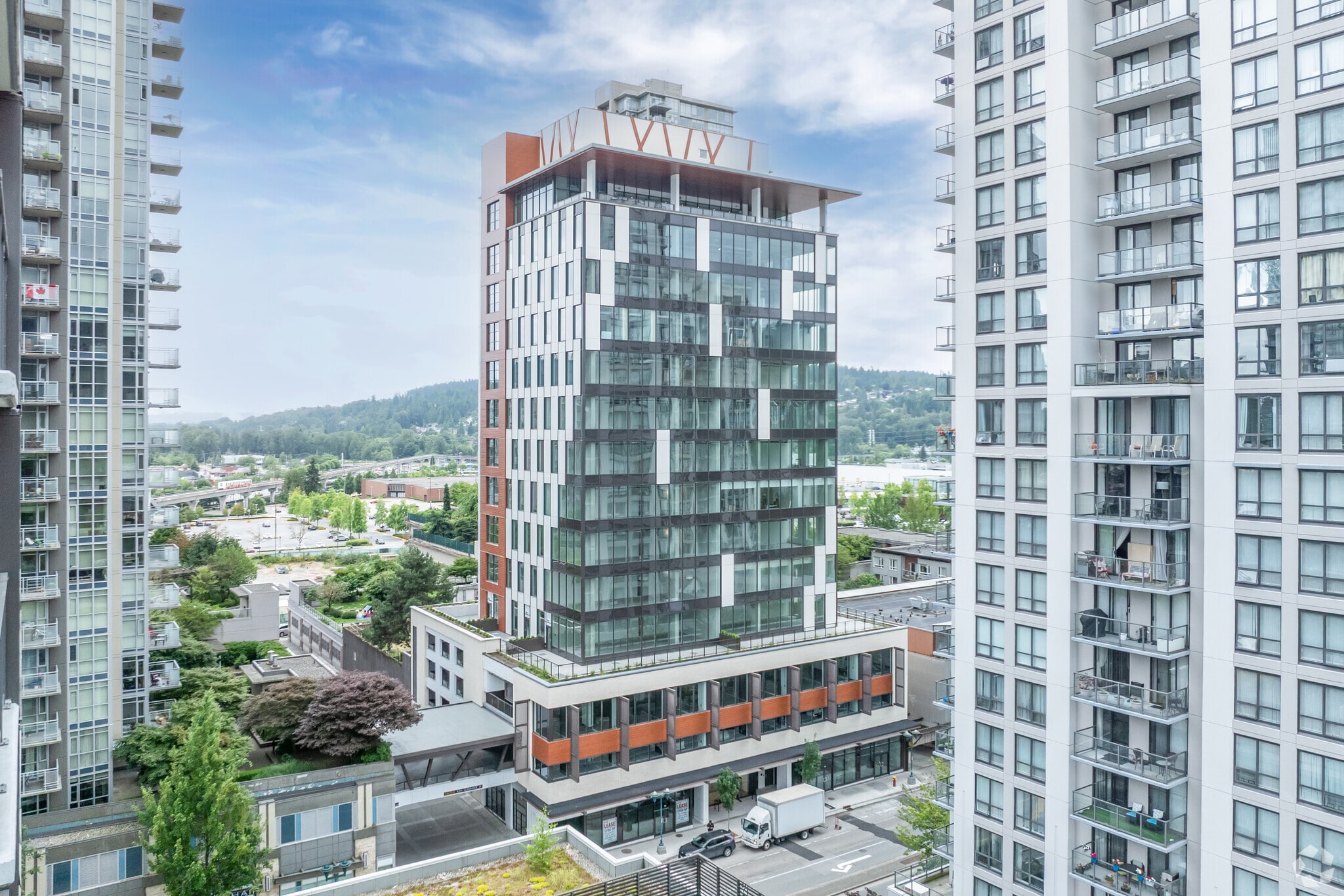 2992 Glen Dr, Coquitlam, BC à louer Photo principale– Image 1 sur 10