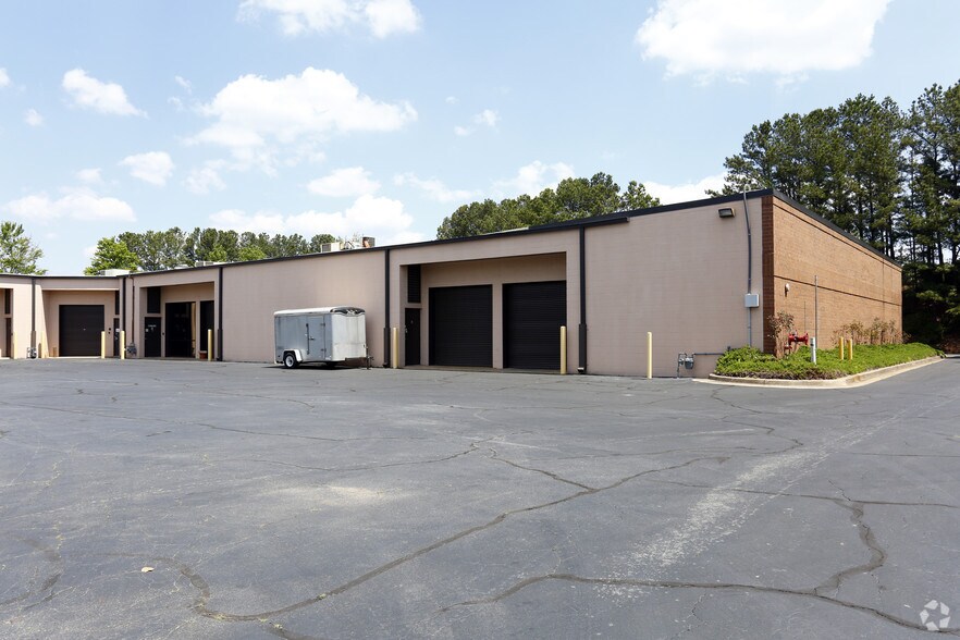 3230 Peachtree Corners Cir, Peachtree Corners, GA à louer - Photo de l’immeuble – Image 3 sur 7