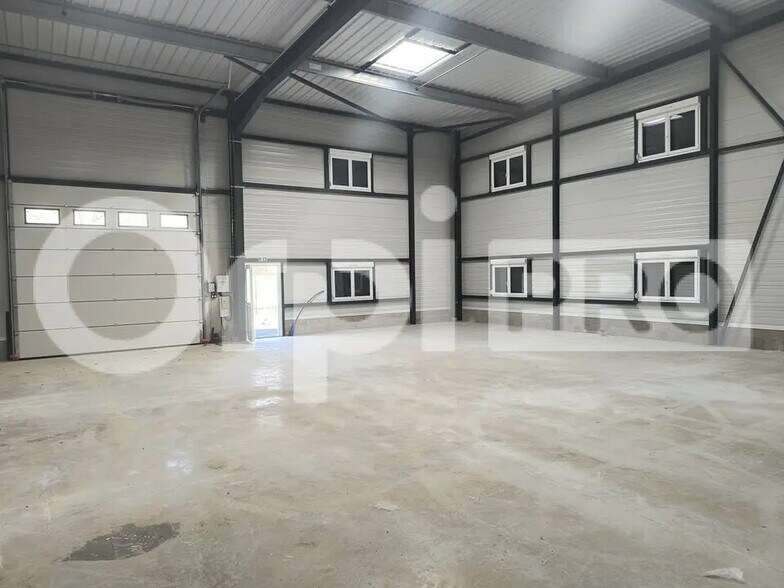 Local d’activités dans Reims à louer - Photo intérieure – Image 3 sur 4