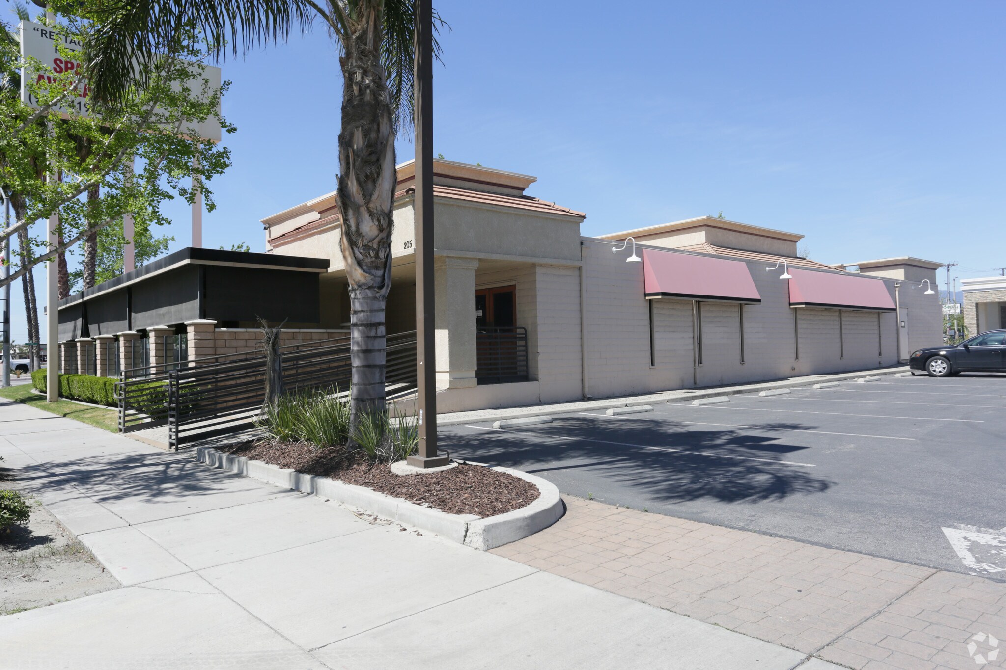 201 E Valley Blvd, Colton, CA à louer Photo principale– Image 1 sur 16