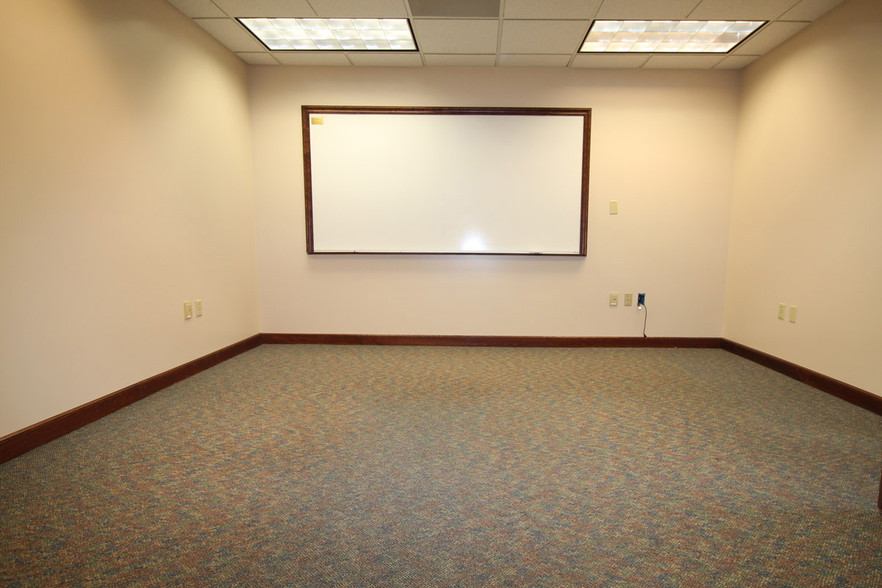 8310 Clinton Park Dr, Fort Wayne, IN à louer - Photo intérieure – Image 2 sur 8