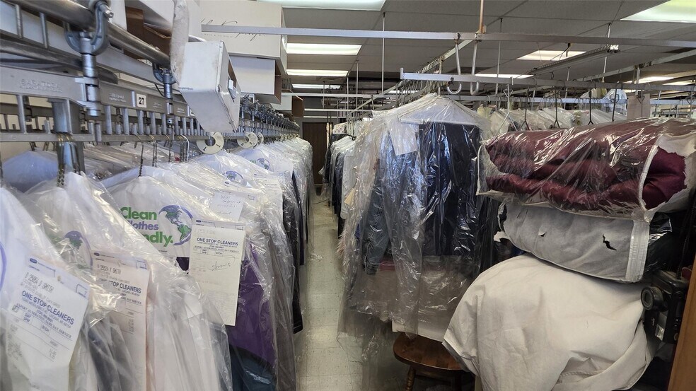 15254-15260 Middlebelt Rd, Livonia, MI à vendre - Photo de l’immeuble – Image 2 sur 8