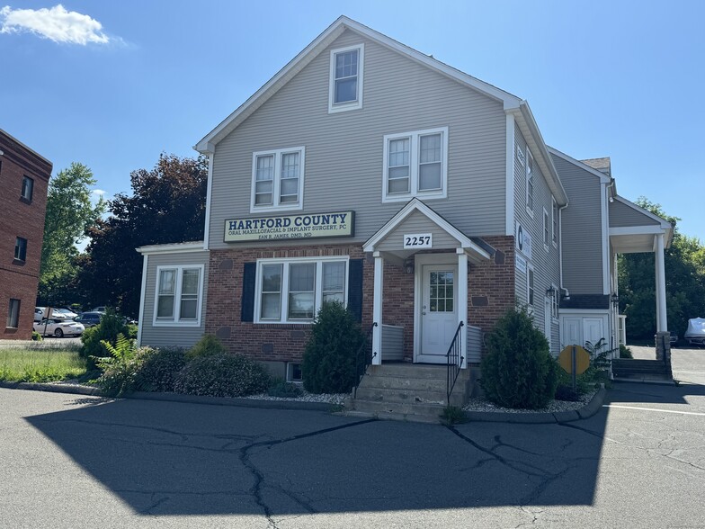 2257 Silas Deane Hwy, Rocky Hill, CT à louer - Photo de l’immeuble – Image 1 sur 23