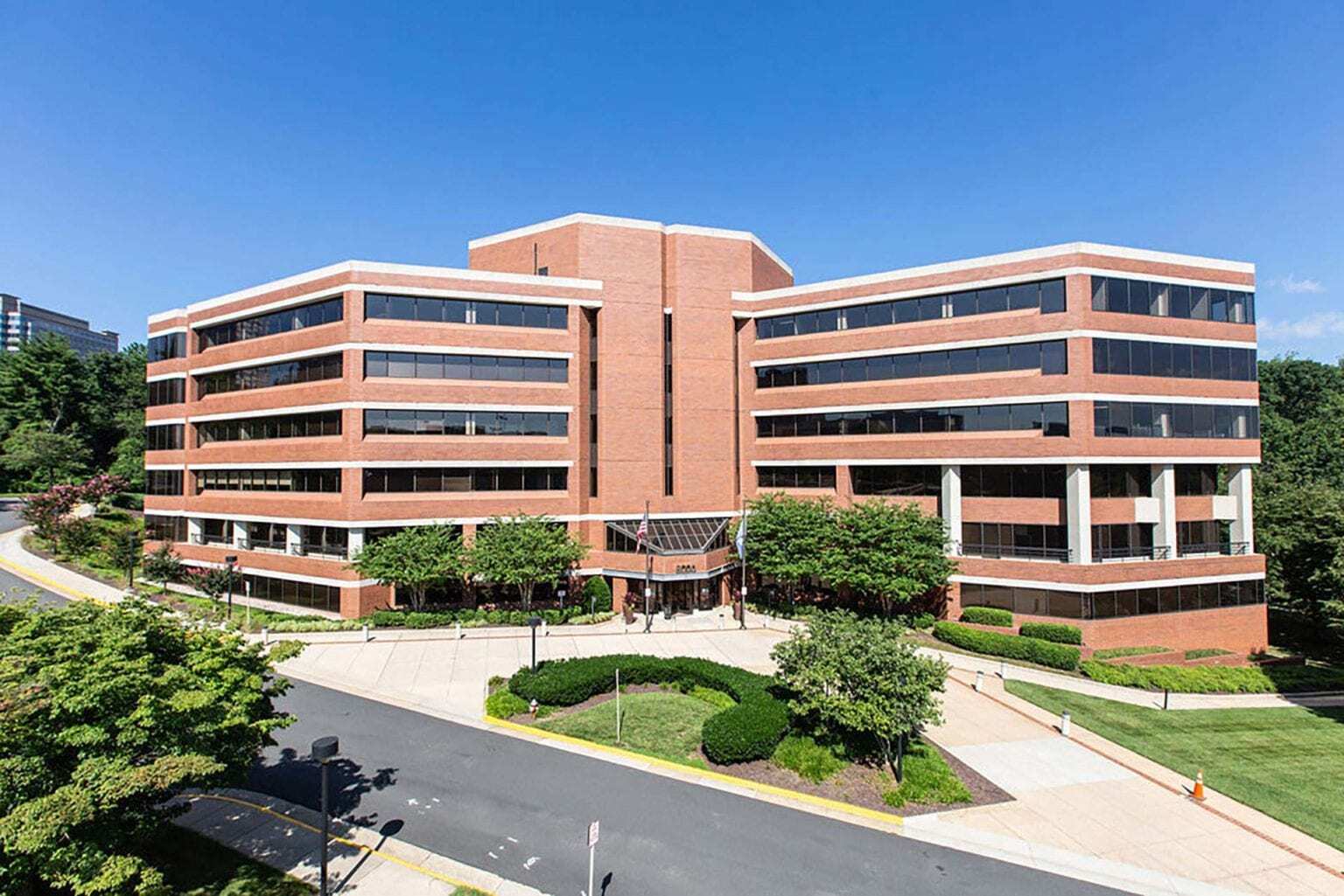 7927 Jones Branch Dr, McLean, VA à louer Photo de l’immeuble– Image 1 sur 1