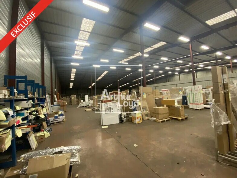 Local d'activités dans La Grande-Paroisse à vendre - Photo de l’immeuble – Image 2 sur 4