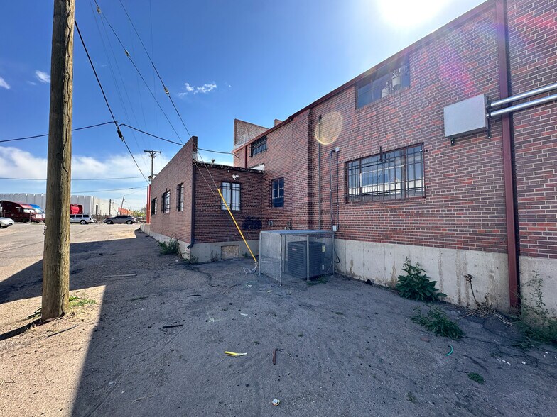5077 Colorado Blvd, Denver, CO à vendre - Photo de l’immeuble – Image 2 sur 10