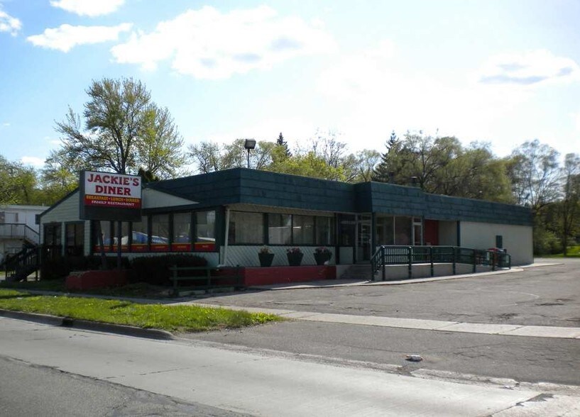 3812 S Martin Luther King Jr Blvd, Lansing, MI à louer - Photo de l’immeuble – Image 2 sur 14