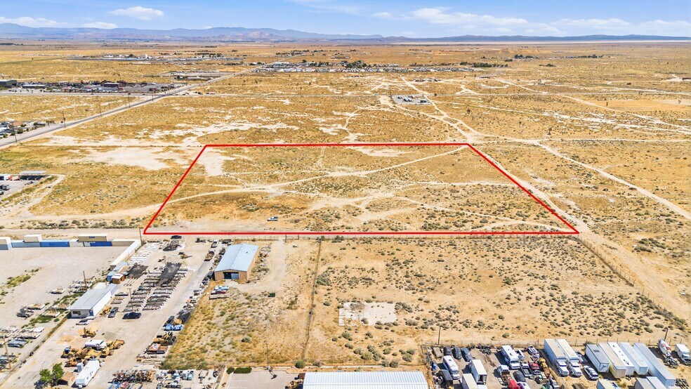 Division St/E Ave H4, Lancaster, CA à vendre - Aérien – Image 3 sur 11