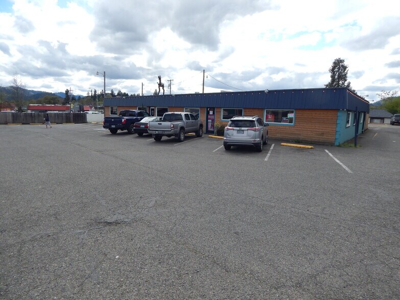 10 NW Main St, Winston, OR à louer - Photo de l’immeuble – Image 3 sur 23