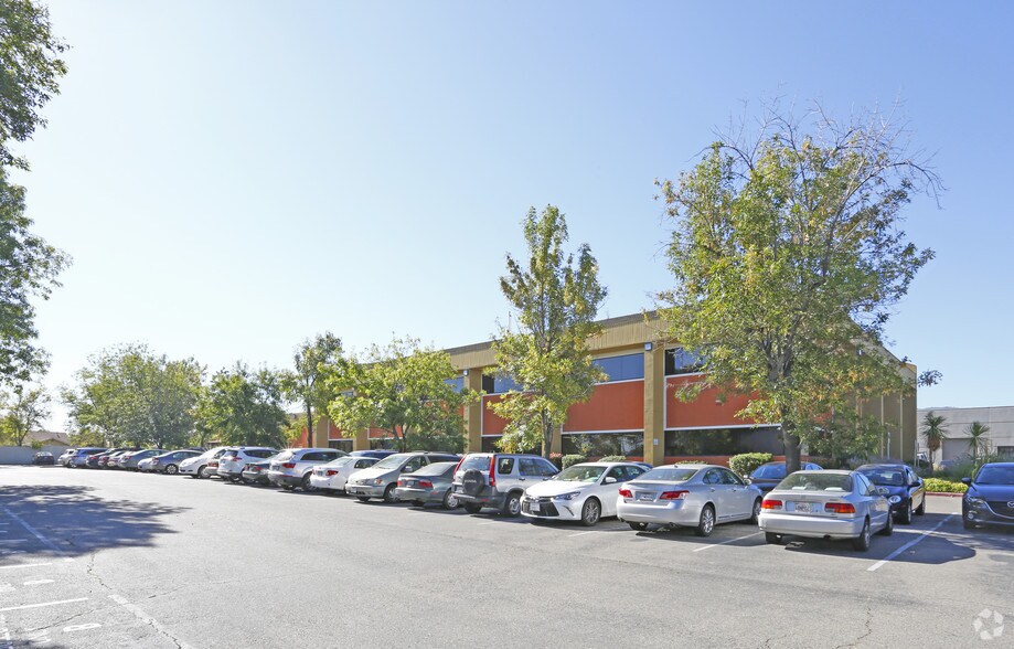 1300 White Oaks Rd, Campbell, CA à vendre - Photo de l’immeuble – Image 2 sur 12