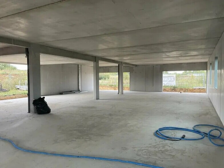 Bureau dans Épron à louer - Photo de l’immeuble – Image 2 sur 6